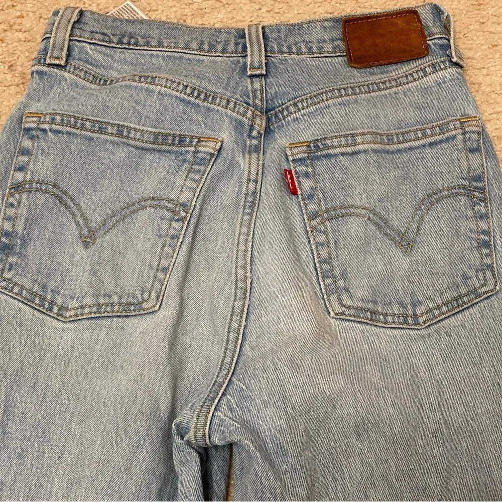 Levi’s Ribcage Straight Light Wash Denim Jeans, Button Fly, Women’s Size 25 - Picture 9 of 15